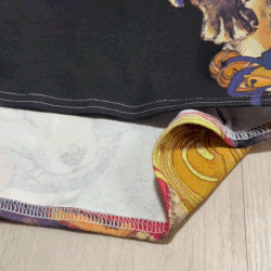 絢爛彩雅Tシャツの上質なコットン生地の拡大画像。ソフトな肌触りと通気性の良さに加え、インクジェット印刷ならではの鮮やかな発色とゴワつきのない滑らかな質感が伝わる、生地の質感アニメーション。