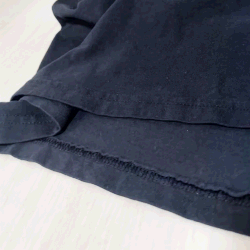 ヘビーウェイトTシャツ特有のしなやかさと、ソフトで軽やかな着心地の良さが伝わる生地の質感アニメーション。